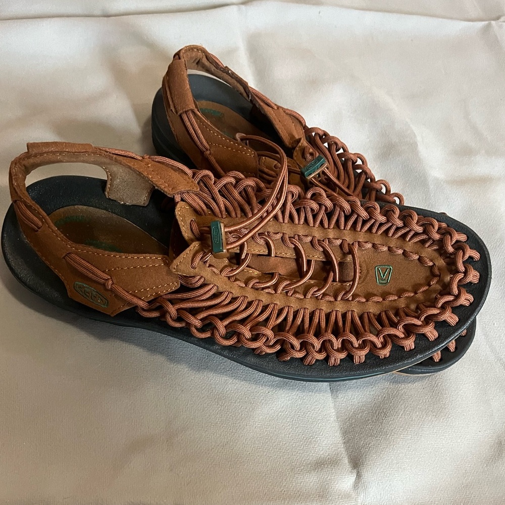 Keen Uneek Two Cord Bungee Toggle Sandals